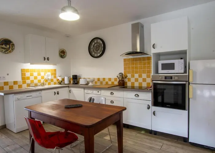 Sejour Au Coeur De La Dordogne Avec Piscine Et Terrasse - Fr-1-616-260 بيت للعطل